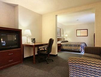 Howard Johnson Inn And Suites Springfield2
