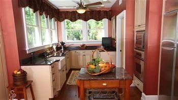 Chestnut Hill Bed & Breakfast3