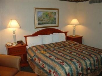 Garden Hotel3