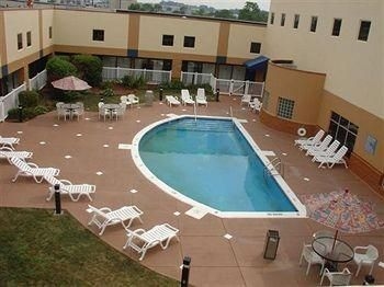 Garden Hotel1