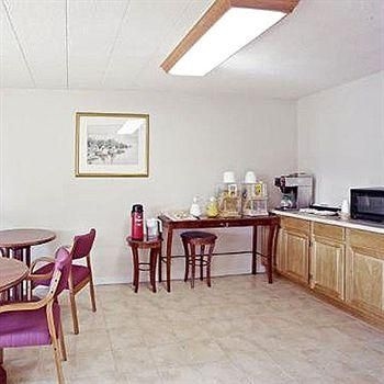 Express Inn New Stanton3