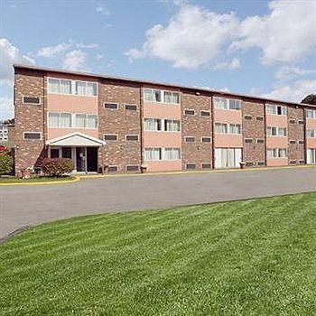 Express Inn New Stanton1