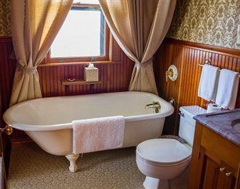 Victorian Dreams Bed and Breakfast2