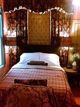 Robin's Nest Bed and Breakfast Inn4