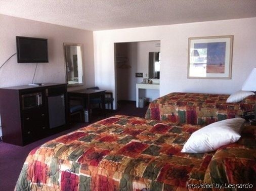 Sunday House Inn3