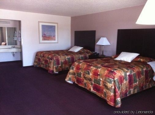 Sunday House Inn2