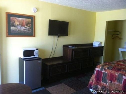 Sunday House Inn1