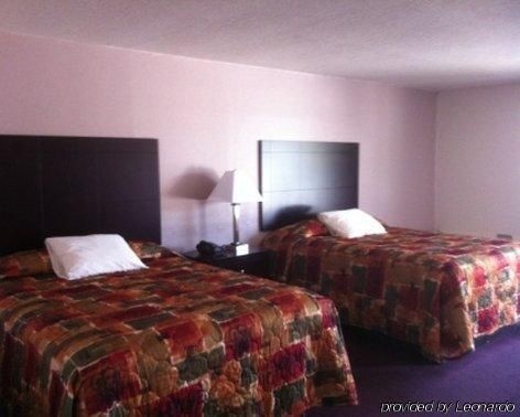 Sunday House Inn0