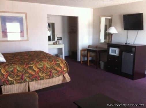 Sunday House Inn4