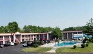 Econo Lodge3