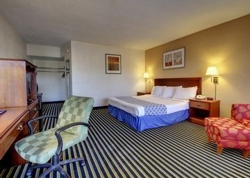 Econo Lodge4
