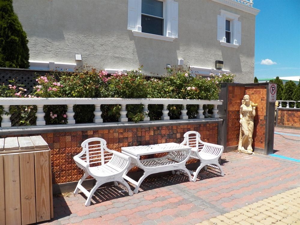 Dover Garden Suites0