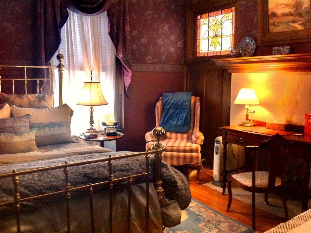 Brass Pineapple Inn4