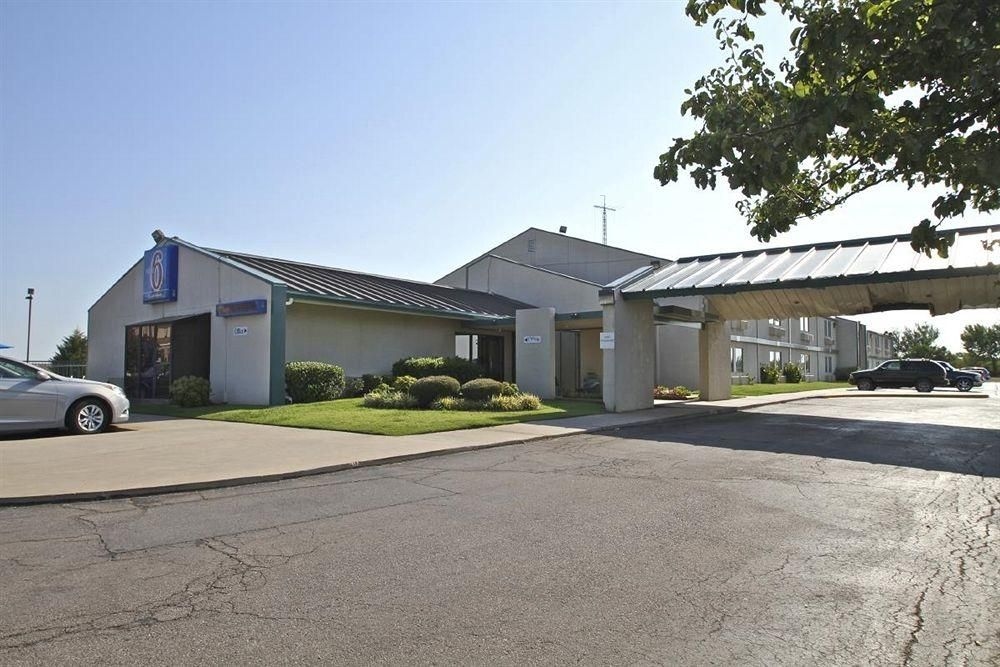 Motel 6 Shawnee4