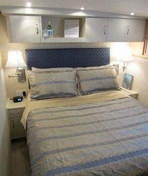Ocean Romance Dockside B & B Yacht Hotel3