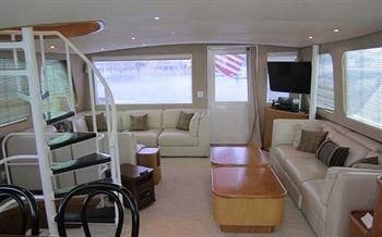 Ocean Romance Dockside B & B Yacht Hotel2