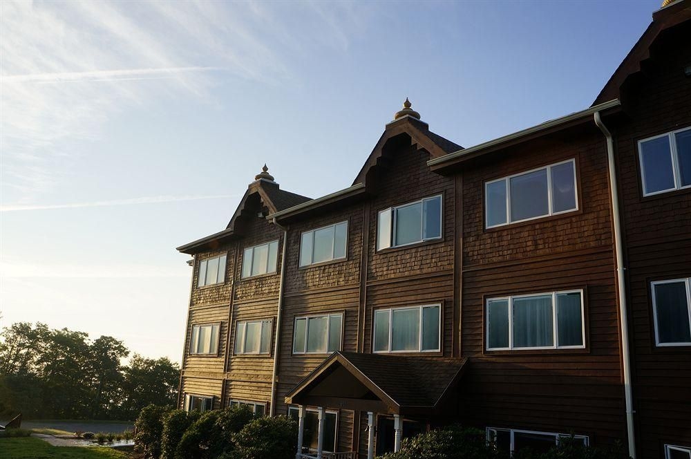 Blue Heaven Spa at the Art of Living Retreat Center4