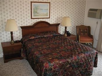 Hickory Grove Motor Inn1
