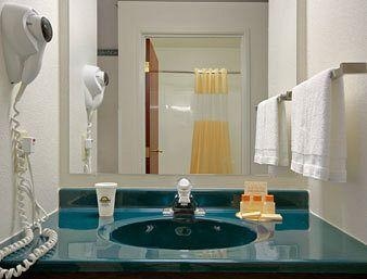 Days Inn Toledo Airport2