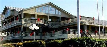 Sunday House Inn and Suites1