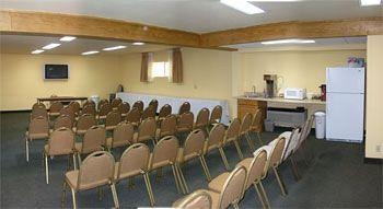 Sunday House Inn and Suites0