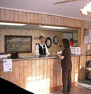 Sunday House Inn and Suites4