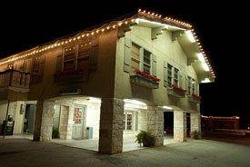 Sunday House Inn and Suites3