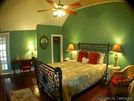 Avenue Inn Bed and Breakfast3