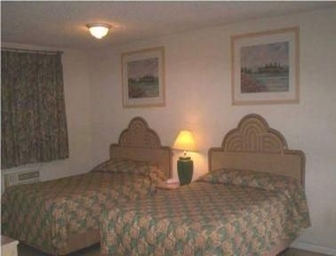 KNIGHTS INN GIDDINGS2