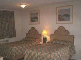 KNIGHTS INN GIDDINGS4