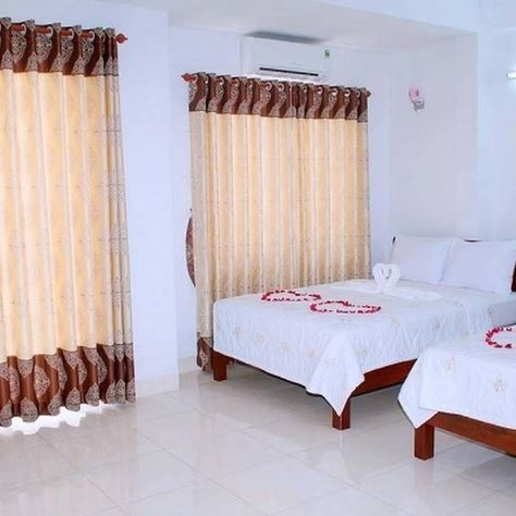 Queen Hotel1
