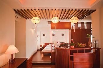 Long Life Riverside Hotel1