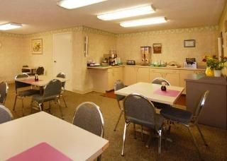 Econo Lodge4