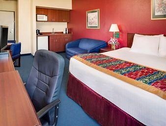 Baymont Inn And Suites Cedar Rapids2