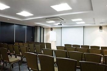 Manhattan Suites2