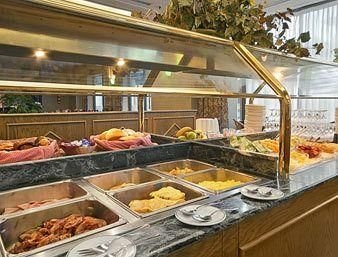 Ramada Plaza Park Place Hotel2