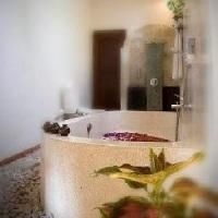 Kozy Villa and Spa0