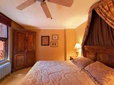 Dalton Hotel & Suites3