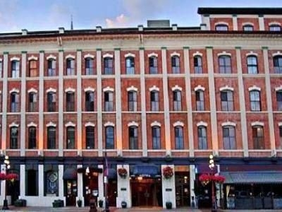 Dalton Hotel & Suites1