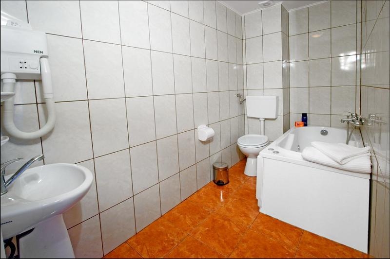 Hotel Charter Otopeni0