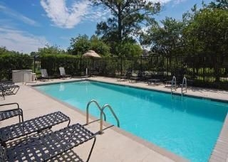 Comfort Suites University3