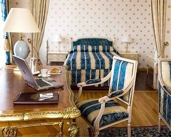 Victoria Hotel1