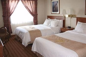 Lakeview Inn And Suites - Standard Cb3