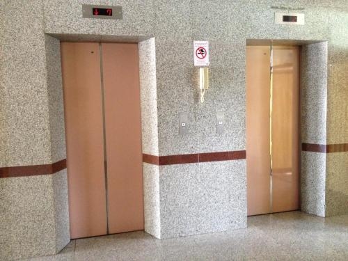 โรงแรมมณีโรจน์ สุรินทร์ (Maneerote Hotel Surin)2