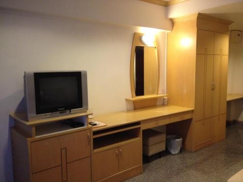 โรงแรมมณีโรจน์ สุรินทร์ (Maneerote Hotel Surin)4