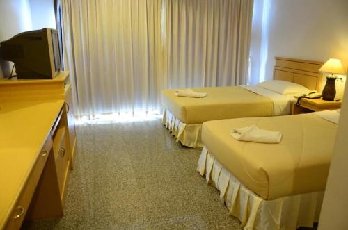 โรงแรมมณีโรจน์ สุรินทร์ (Maneerote Hotel Surin)3