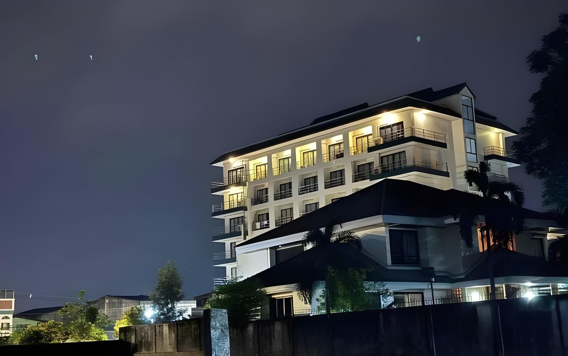 Maneerote Hotel Surin0