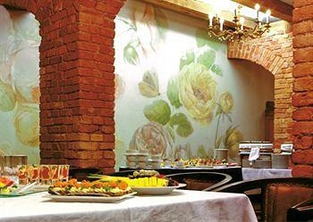 Promenade Hotel0