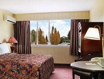 Ramada Hotel  - Suites Metrotown4