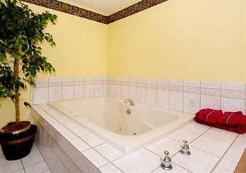 Rodeway Inn4